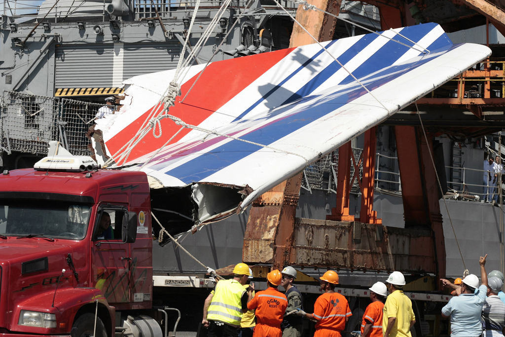 Des débris provenant du vol AF447 d’Air France récupérés par la marine brésilienne en 2009.