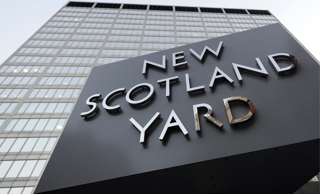 Un cinquième homme d'une vingtaine d'années, également victime d'une de ces attaques, a été hospitalisé dans un état critique, a ajouté Scotland Yard.