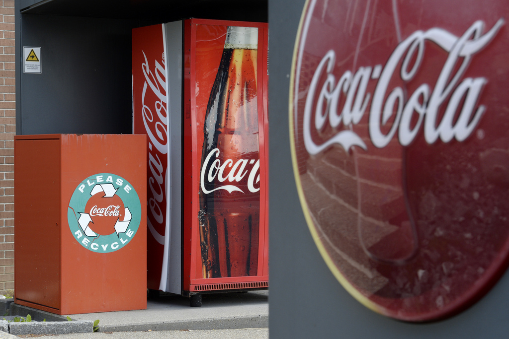 Afin de redorer son image, Coca-Cola veut recycler toutes ses bouteilles d'ici 2030.