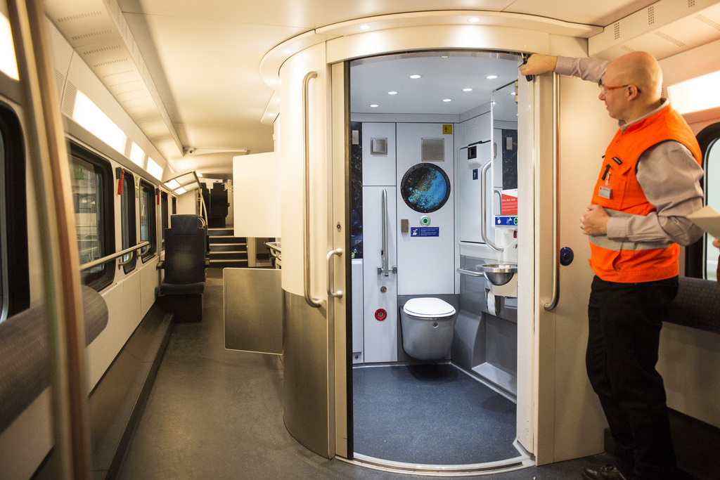 Une fois le réservoir plein, il faut attendre le soir pour le vider. En attendant, les toilettes se verrouillent automatiquement et sont inutilisables.