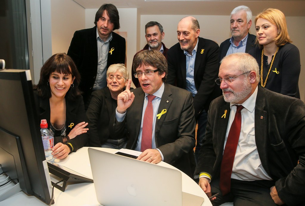 Le dirigeant séparatiste catalan en exil Carles Puigdemont a salué à Bruxelles la victoire du camp indépendantiste.