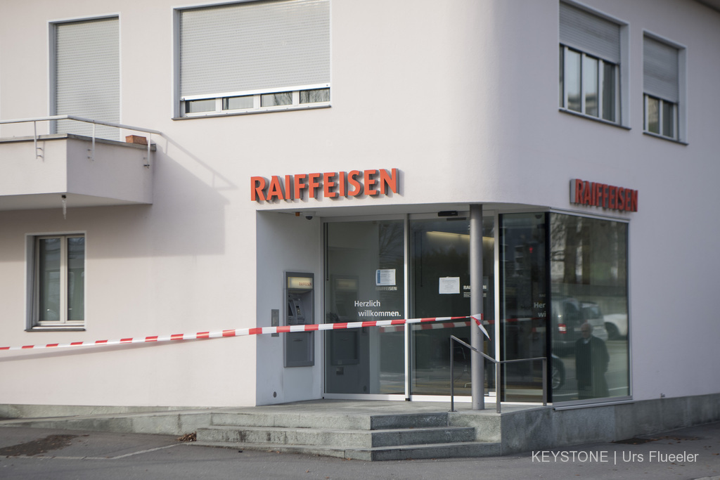 Le papy-braqueur était reparti de la banque de Meggen avec un butin que la police n'a pas dévoilé.