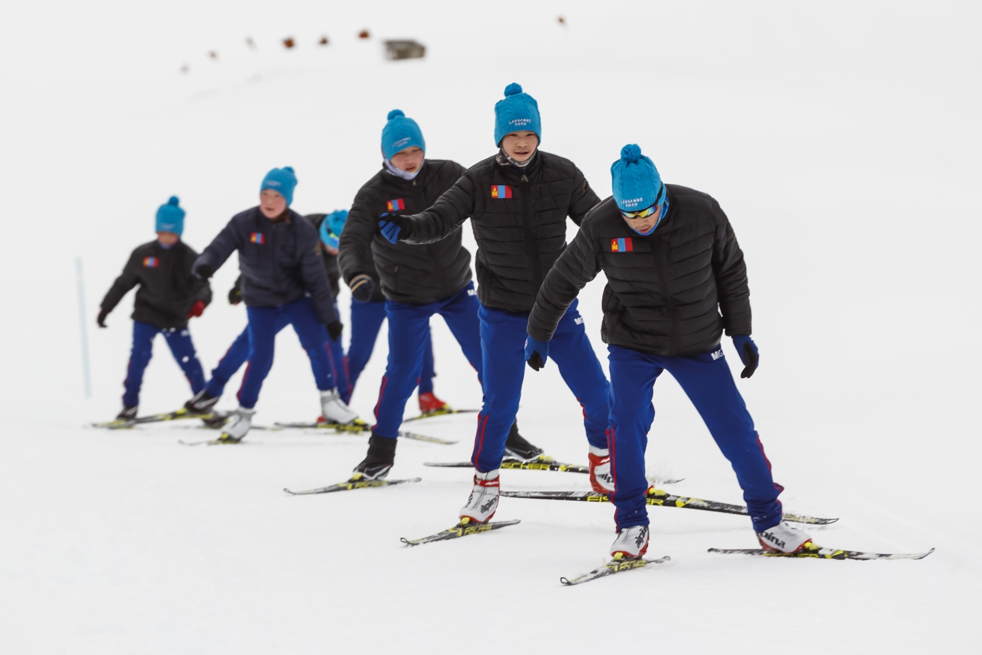 Les jeunes skieurs de fond venus de Mongolie s'entraînent près du col du Marchairuz.