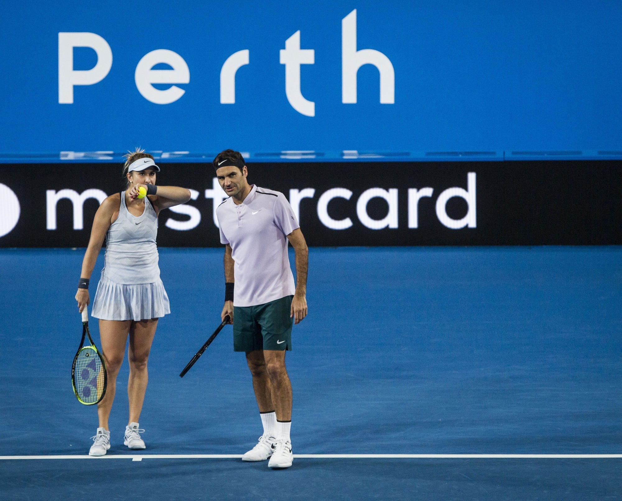 epa06413919 Belinda Bencic and Roger Federer (R) of Switzerland during their mixed doubles match against Karen Khachanov and Anastasia Pavlyuchenkova of Russia on day 4 of the Hopman Cup tennis tournament at Perth Arena in Perth, Western Australia, Australia, 02 January 2018.  EPA/TONY MCDONOUGH EDITORIAL USE ONLY AUSTRALIA AND NEW ZEALAND OUT