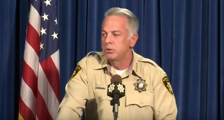 Le FBI a ouvert un dossier contre une personne d'intérêt au niveau fédéral, selon le shérif de Las Vegas Joe Lombardo.