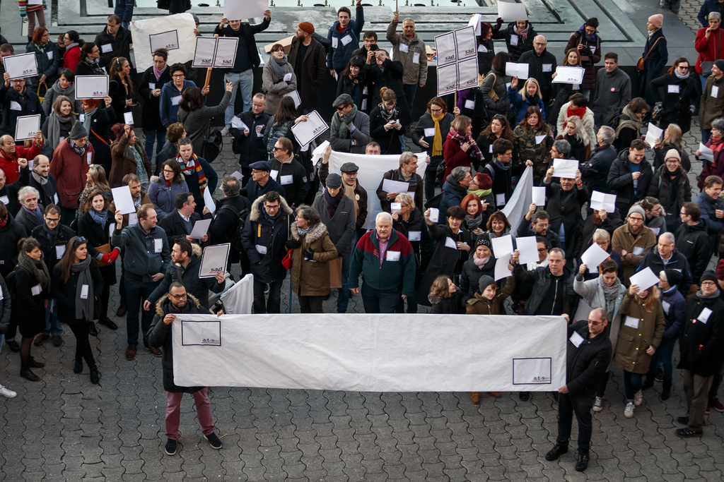 La manifestation en soutien aux journalistes de l'Agence télégraphique suisse (ats) a rassemblé environ 200 personnes.