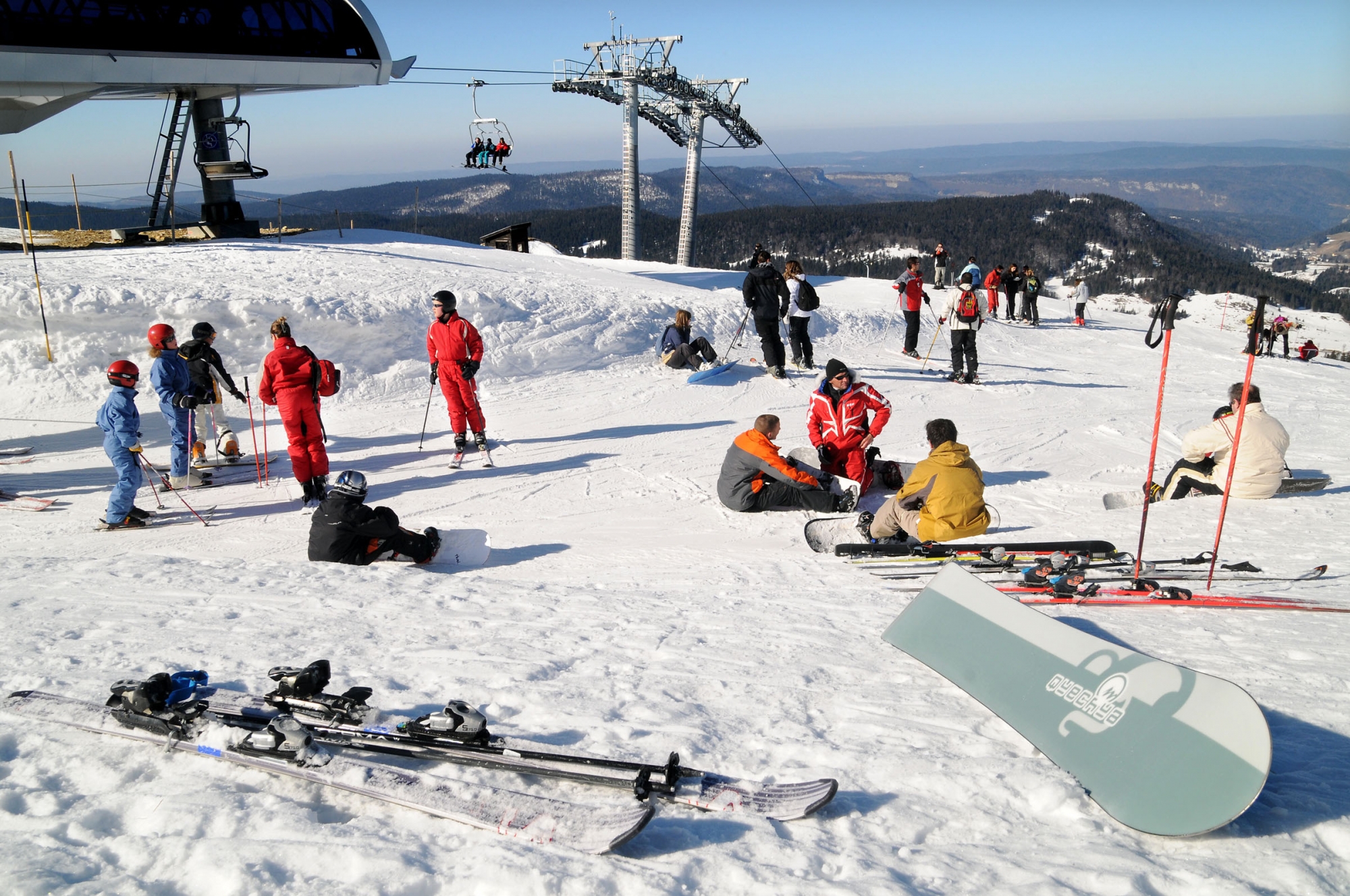 Chaque année, des centaines d’élèves de la région partent en camp de ski. Comme à Gland, où 13 classes iront ou sont déjà parties à la neige cet hiver, soit 250 élèves.