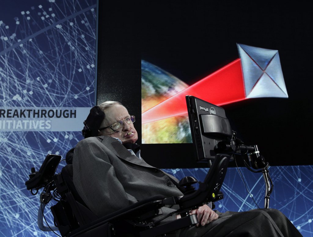 A propos de sa maladie, Stephen Hawking a dit en 2004 dans une interview au New York Times: "Mes espérances ont été réduites à zéro à 21 ans. Tout depuis est un bonus".