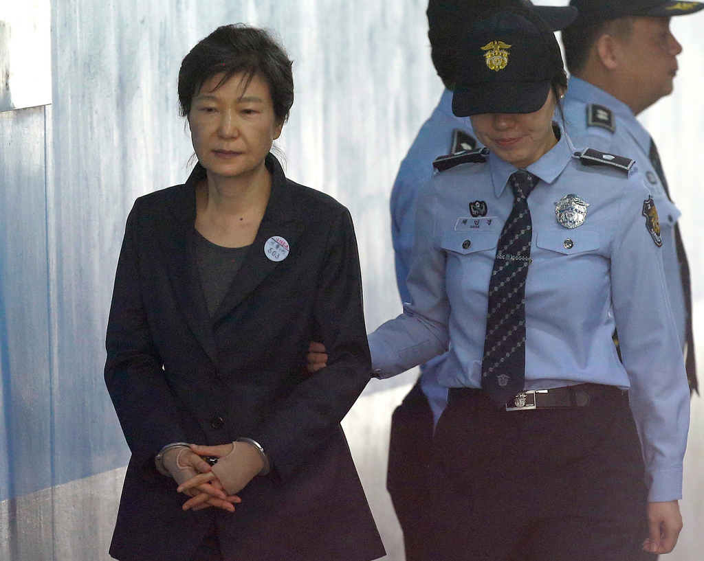 L'ancienne présidente sud-coréenne, Park Geun-hye, a été vendredi condamnée à 24 ans de prison pour corruption. 