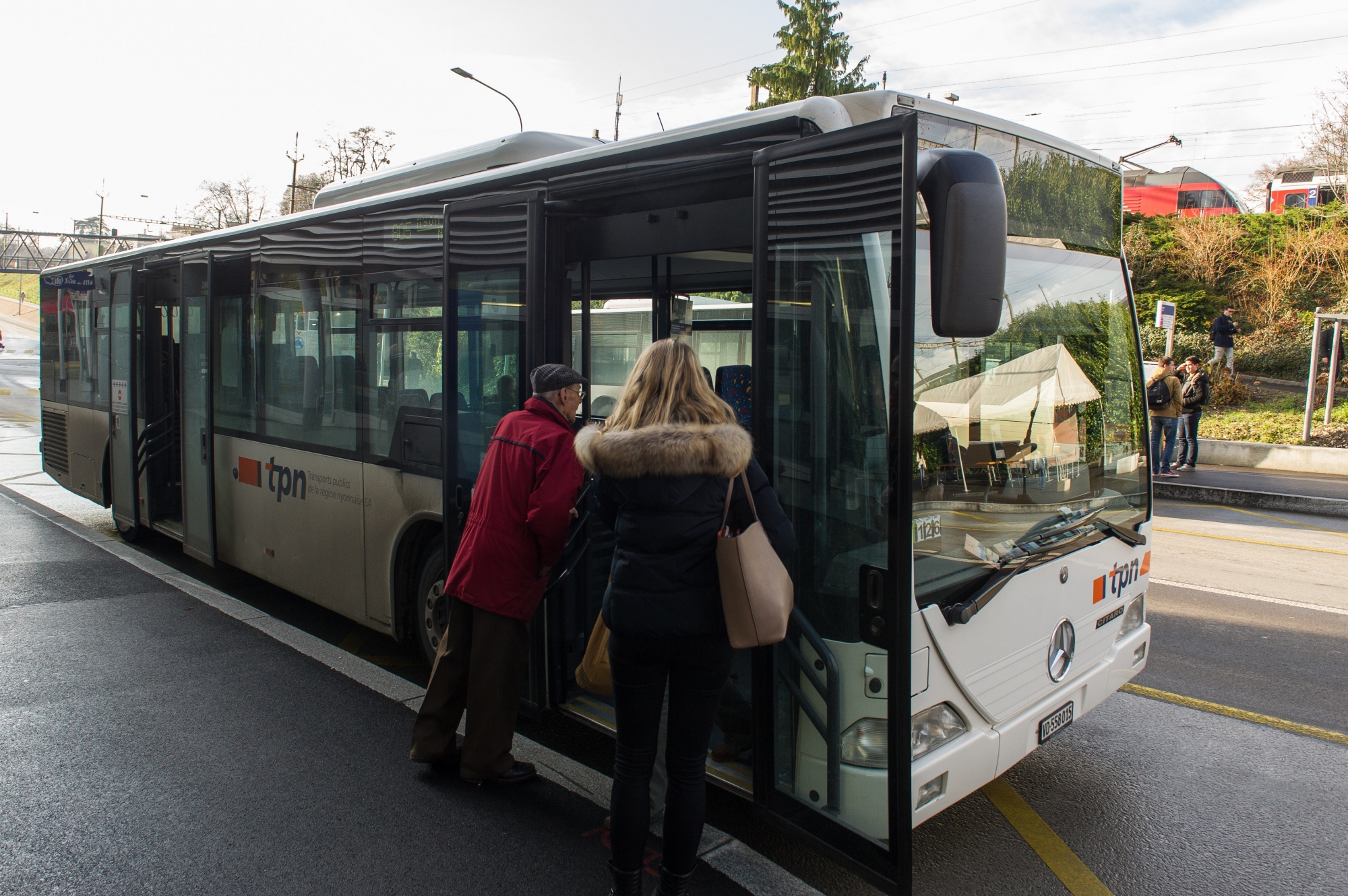 Les chiffres révèlent un transfert vers les bus et trains suite à l’amélioration de l’offre, plus nette dès 2014.