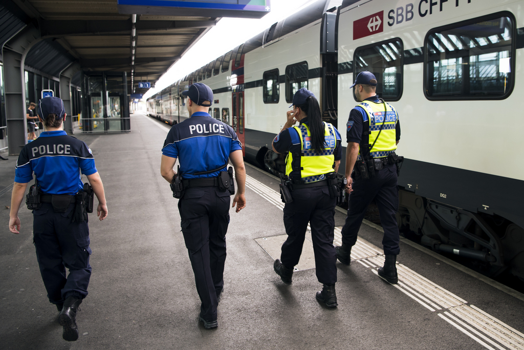 Le train n’a rejoint Zurich que lorsqu'une trentaine de policiers vaudois et une dizaine d'agents de la police des transports sont venus en renfort.
