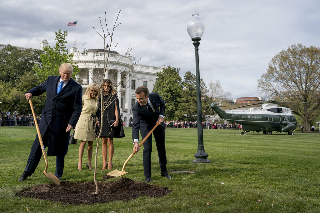 La plantation était chargée en symboles.