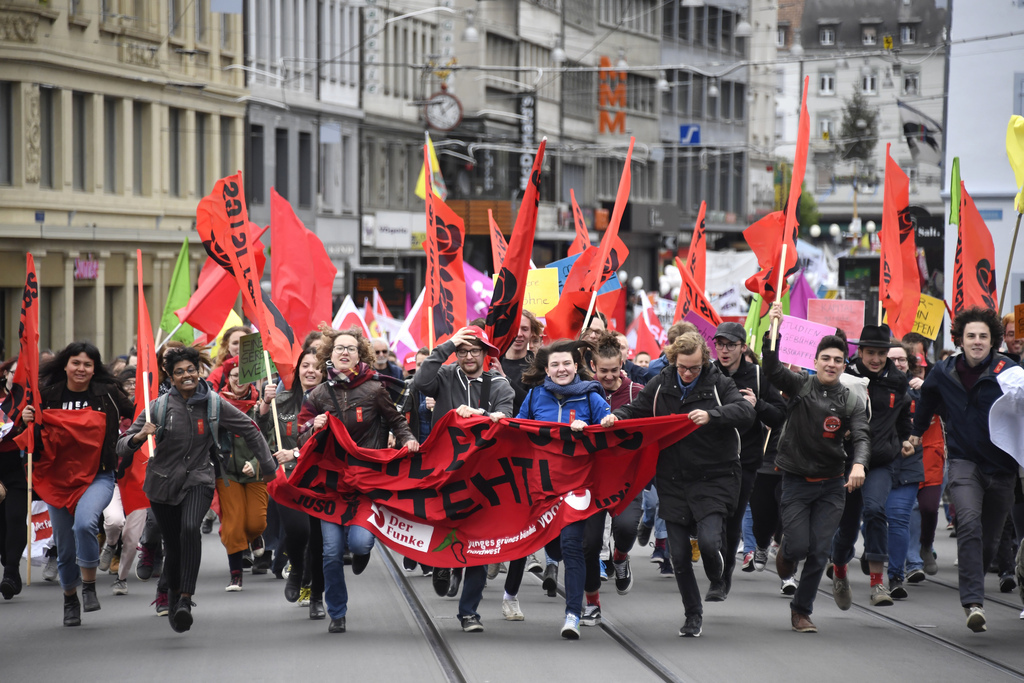 Une cinquantaine de manifestations ont lieu dans toute la Suisse.