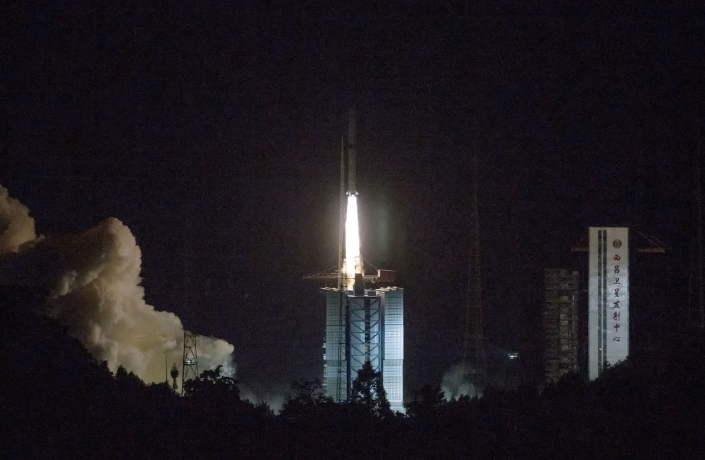 Le satellite a été lancé à 05h28 (23h28 dimanche en Suisse) par une fusée Longue Marche-4C de la base de Xichang, dans le sud-ouest du pays.