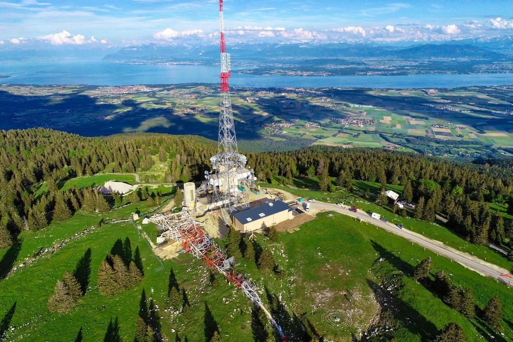 Peu après 18 heures jeudi 24 mai, les six décennies d'histoire de l'antenne de la Barillette ont fini au sol.