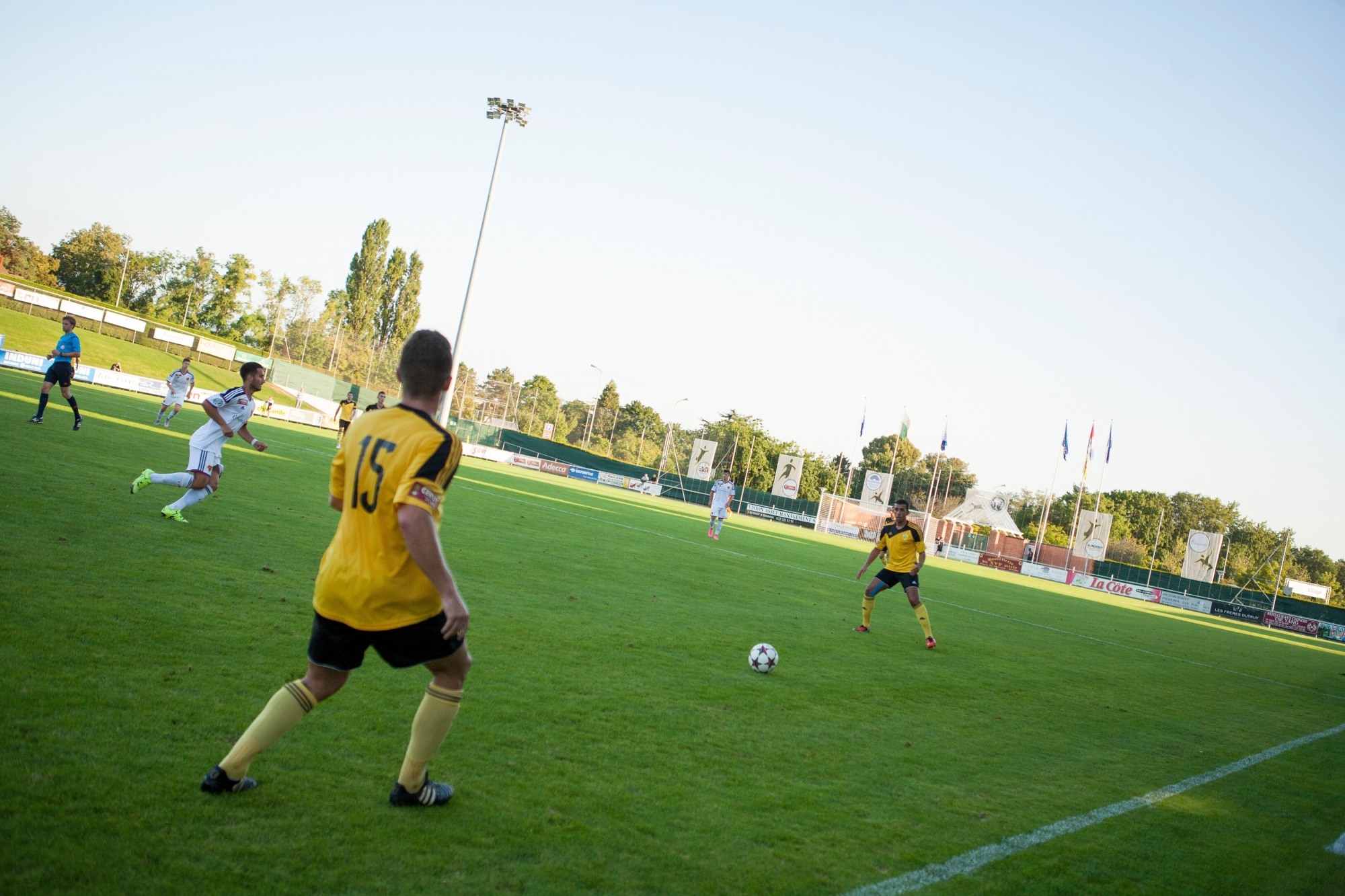 Le Stade Nyonnais n'a pas obtenu sa licence en première instance car Colovray ne répond pas aux normes fixées par la Swiss Football League.