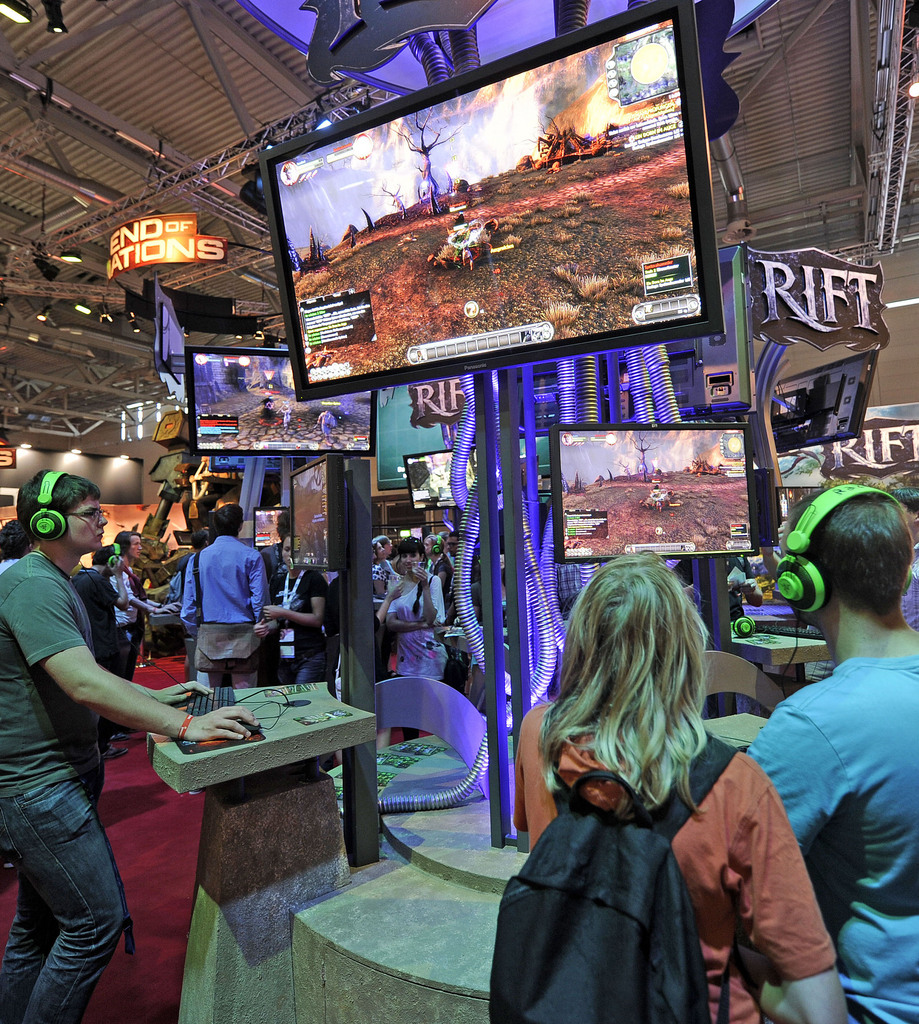 People playing the latest video games at the gamescom 2011 computer game fair in Cologne, Germany, Thursday, Aug. 18, 2011. 550 exhibitors from around the world show the latest world premieres at what is supposed to be the world's largest fair for interactive entertainment. The video games sector has become one of the most dynamic industries.  (AP Photo/Martin Meissner)