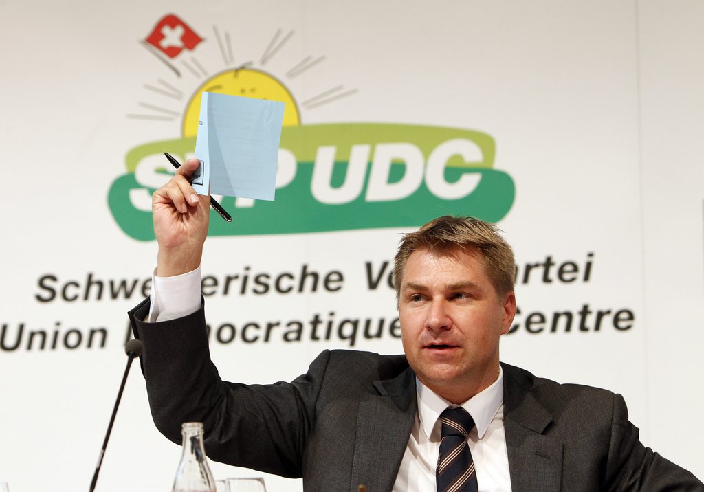 Der SVP Praesident Toni Brunner bei einer Abstimmung anlaesslich der SVP Delegiertenversammlung vom Samstag 27. Oktober 2012 in Seedorf im Kanton Uri.  (KEYSTONE/Urs Flueeler)