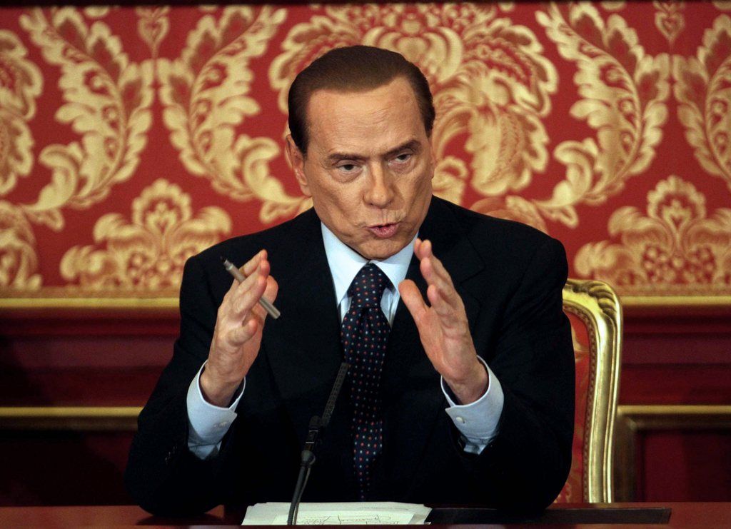 Silvio Berlusconi prendra une décision quant à sa candidature aux législatives du printemps prochain en Italie après la primaire du centre-gauche.