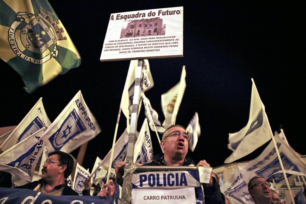Les policiers portugais ont manifesté ce soir à Lisbonne contre les mesures de rigueur.