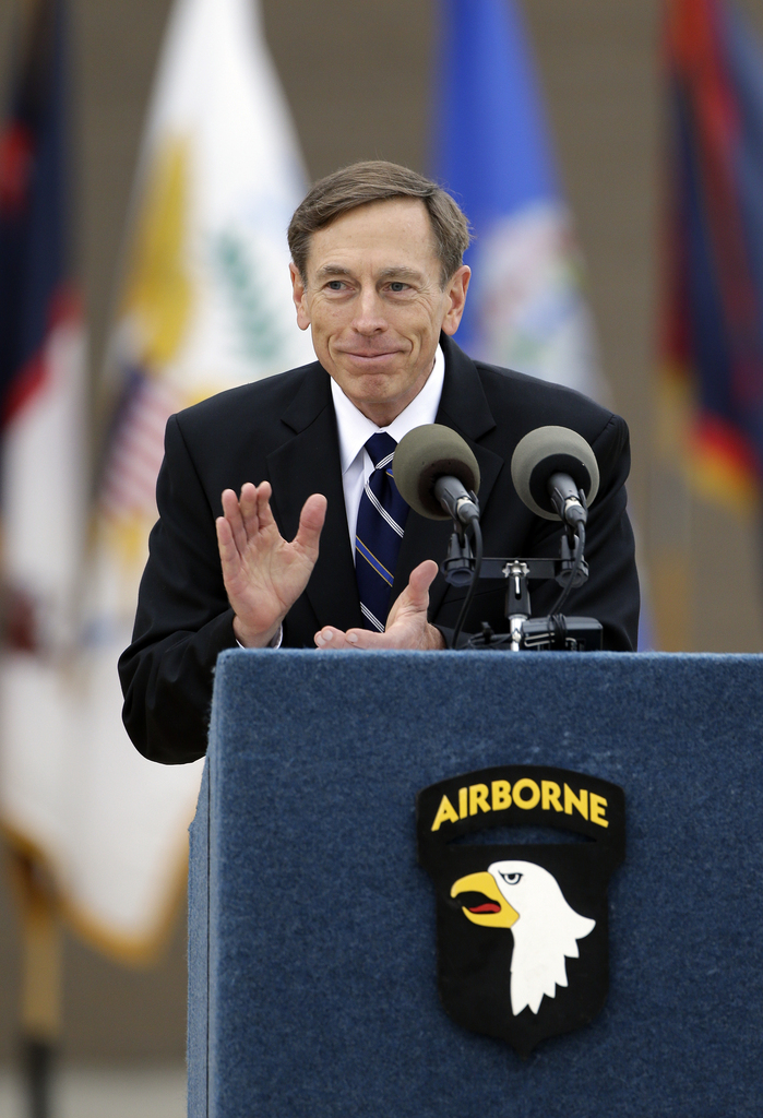 David Petraeus regretterait d'avoir entretenu une relation extraconjugale.