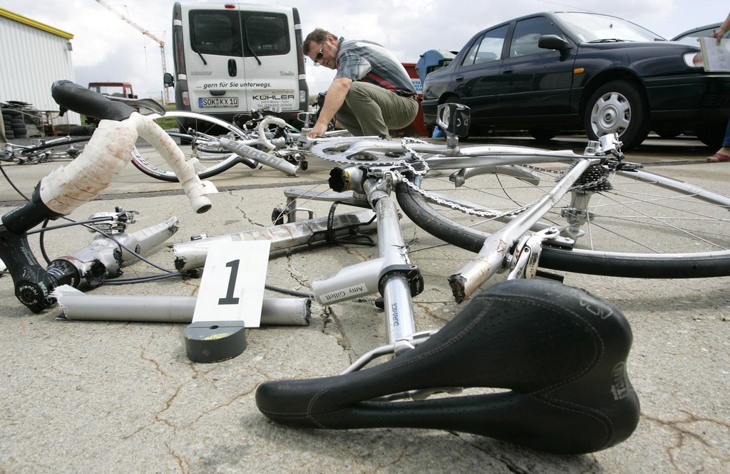 Selon les premiers éléments, la cycliste roulait dans le même sens que le poids lourd.