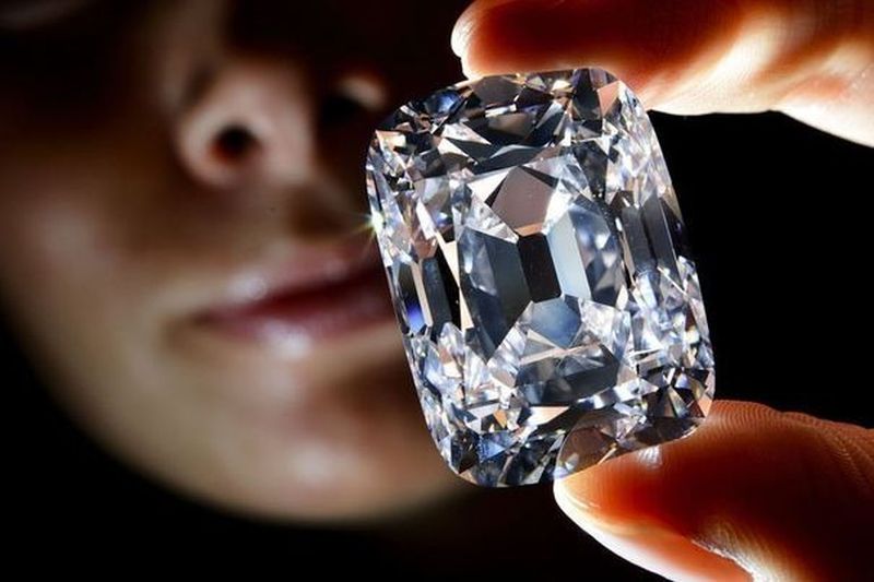 458961_l-archiduc-joseph-un-diamant-exceptionnel-presente-a-geneve-le-3-octobre-2012