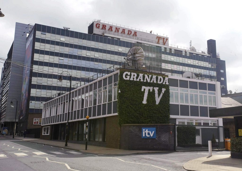 epa02117717 A handout photograph released by Independent Television on 14 April 2010 showing the studios of Granada television where the televised First Election Debate between the three British political party leaders, Labour's Gordon Brown, Conservative's David Cameron and Liberal's Nick Clegg are to be held in ITV?s television studios in Manchester, north west England on 15 April 2010. The historic first ever prime ministerial televised debate, between the leaders of the three biggest political parties, will be broadcast live from ITV?s North West base on the evening of 15 April 2010.  EPA/ROB EVANS / INDEPENDENT TELVISION - ITV / HANDOUT ITV COPYRIGHT NO SALES NO ARCHIVES  EPA/ROB EVANS / INDEPENDENT TELVISION - ITV / HANDOUT ITV COPYRIGHT NO SALES NO ARCHIVES