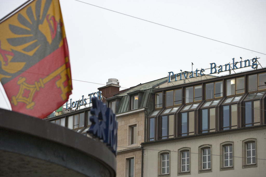 Les banques genevoises pourraient être appelées à supprimer entre 15 et 30% des emplois dans la gestion de patrimoine
Das Bankenviertel in Genf, aufgenommen am 8. April 2010. (KEYSTONE/Gaetan Bally)