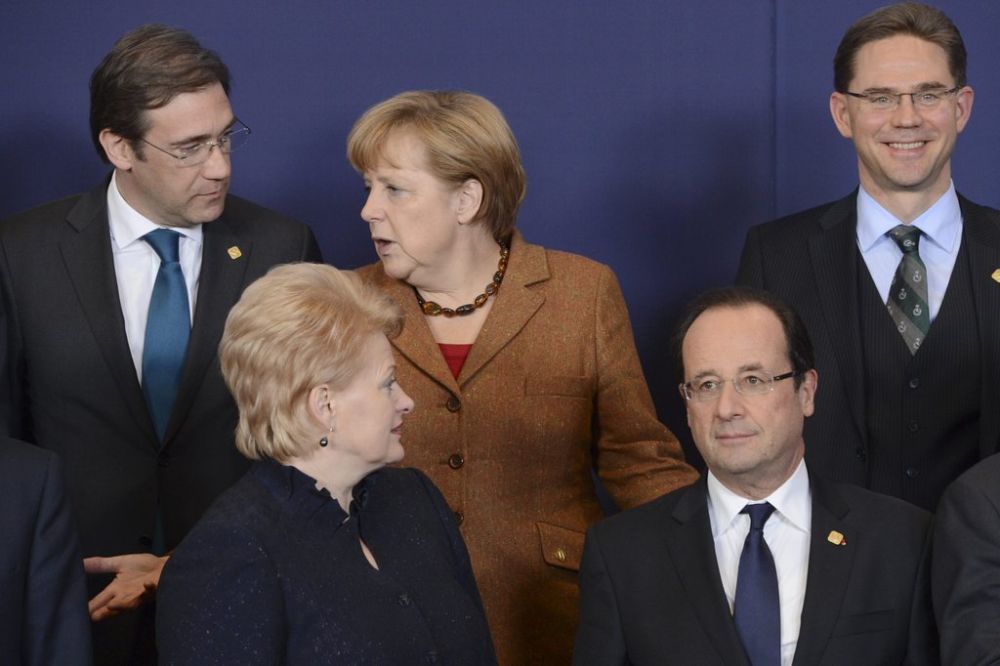Selon une source européenne, Mme Merkel voudrait des coupes supplémentaires de 30 milliards d'euros.