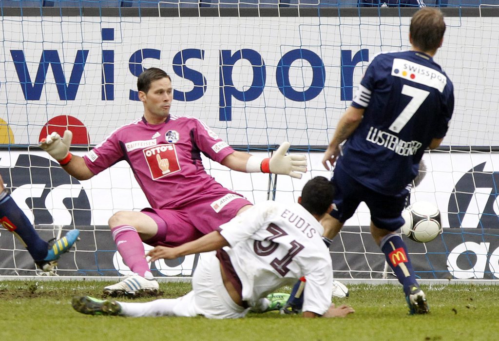 Eudi "Eudis" Silva De Souza (centre) a ouvert la marque pour Servette face à Lucerne à la 47e minute. Les Alémaniques ont égalisé à 1 partout à 1 minute de la fin du temps réglementaire.