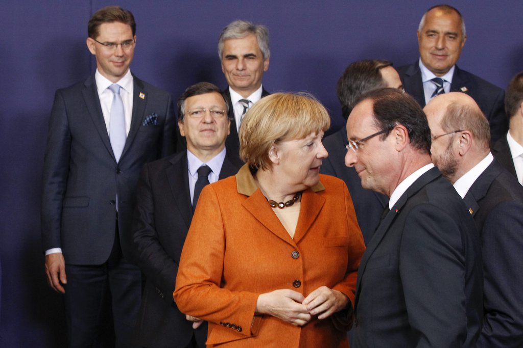 "A partir du 1er janvier (2013), il reviendra à la Banque centrale de créer les organismes (...) dédiés à la supervision", a déclaré le président français François Hollande, lors du sommet européen de Bruxelles dans la nuit de jeudi à vendredi.