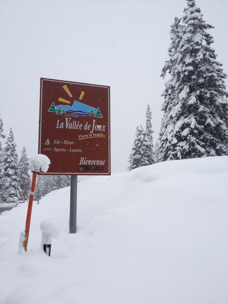 Le col du Marchairuz croule déjà sous la neige ce mercredi 28 novembre 2012. Les pistes de fond n'attendent plus que les skieurs.