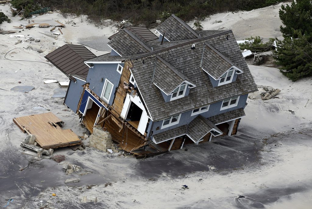 L'ouragan Sandy a fait au moins 74 morts dans l'est des Etats-Unis selon un bilan encore provisoire.