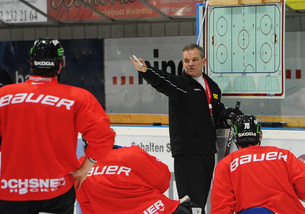 En préparation au Mondial 2013 en Suède, l'équipe de Suisse de hockey sur glace de Sean Simpson accueillera la Russie à Fribourg et la France à Porrentruy en avril.