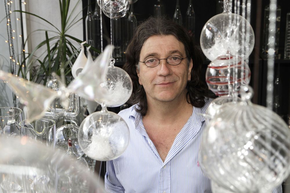 Echandens, Mardi 6 Novembre 2012.
Claude Merkli, Souffleur de verre dans son atelier à Echandens.
(Samuel Fromhold/La Côte)