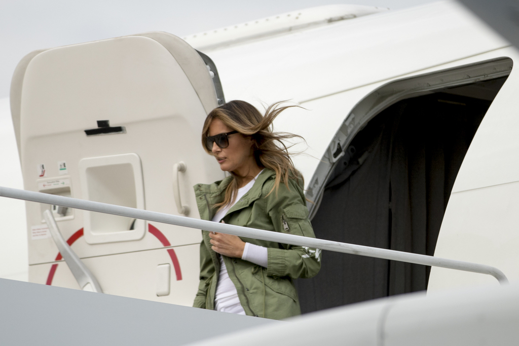 Au dos de la veste de Melania Trump, il était inscrit: "je m'en fiche complètement", ce qui a suscité la stupéfaction.