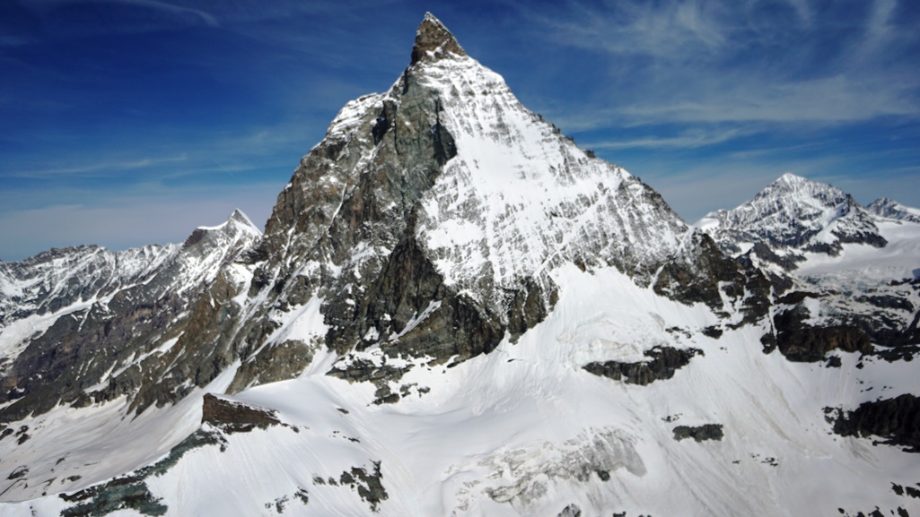 L’alpiniste décédé effectuait une ascension par l'arête de Furggen.