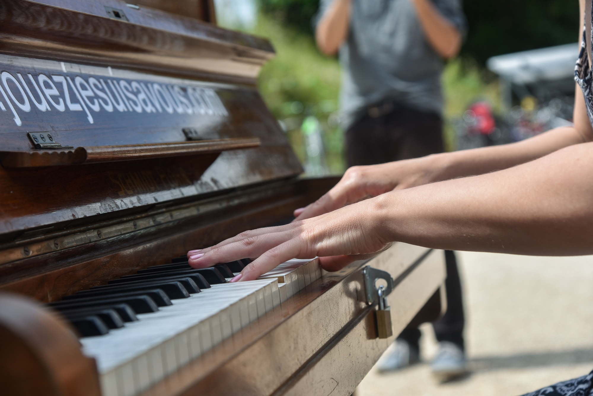 Trois pianos seront mis à la disposition du public. 