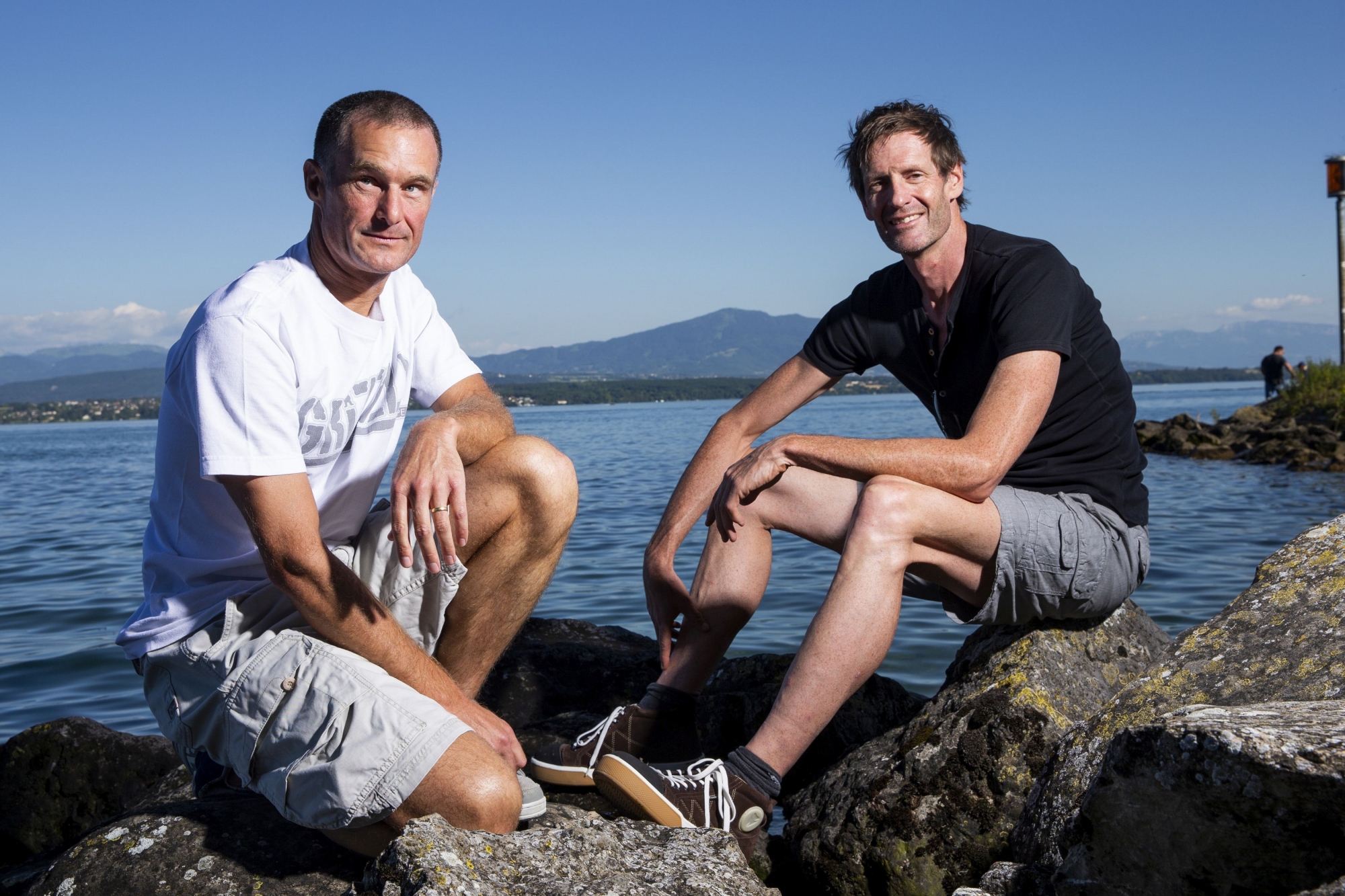 Marc Fowler (en blanc) et Marc Fromentin vont quitter les rives du Léman pour rejoindre le lac Majeur, première étape de leur périple.