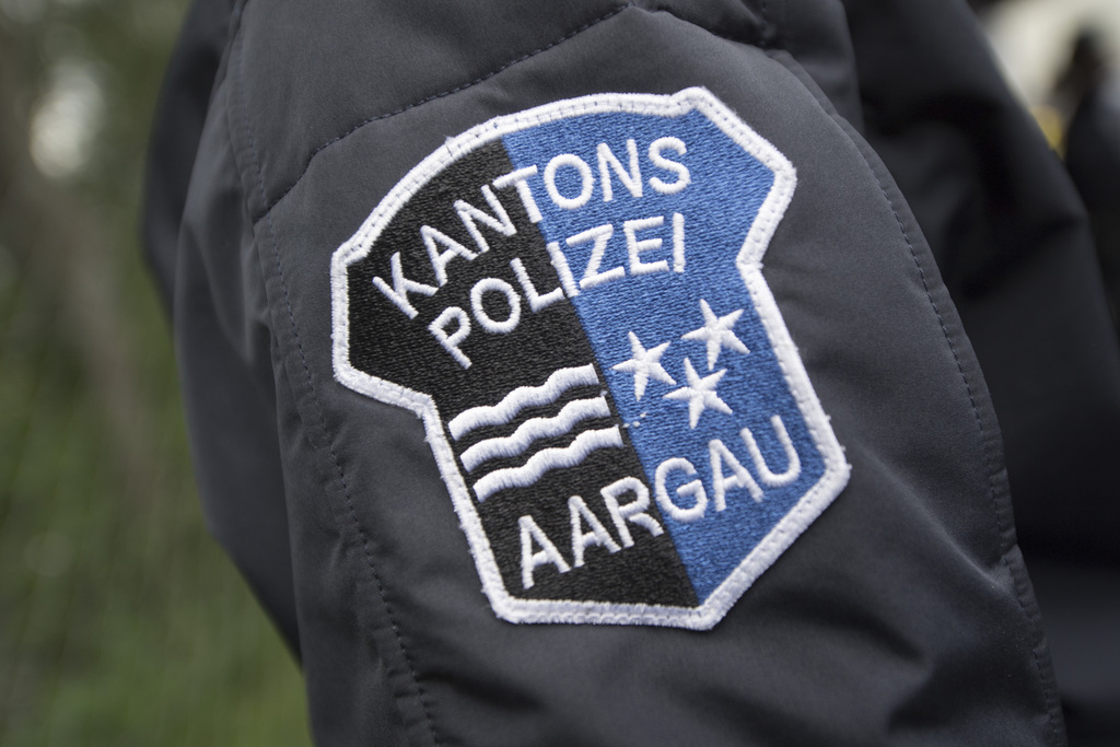 Durant la seule journée de vendredi, la police cantonale argovienne a reçu par téléphone une vingtaine d'annonces de tels cas, soit des tentatives d'escroquerie par des personnes qui se font passer pour des policiers. (illustration)