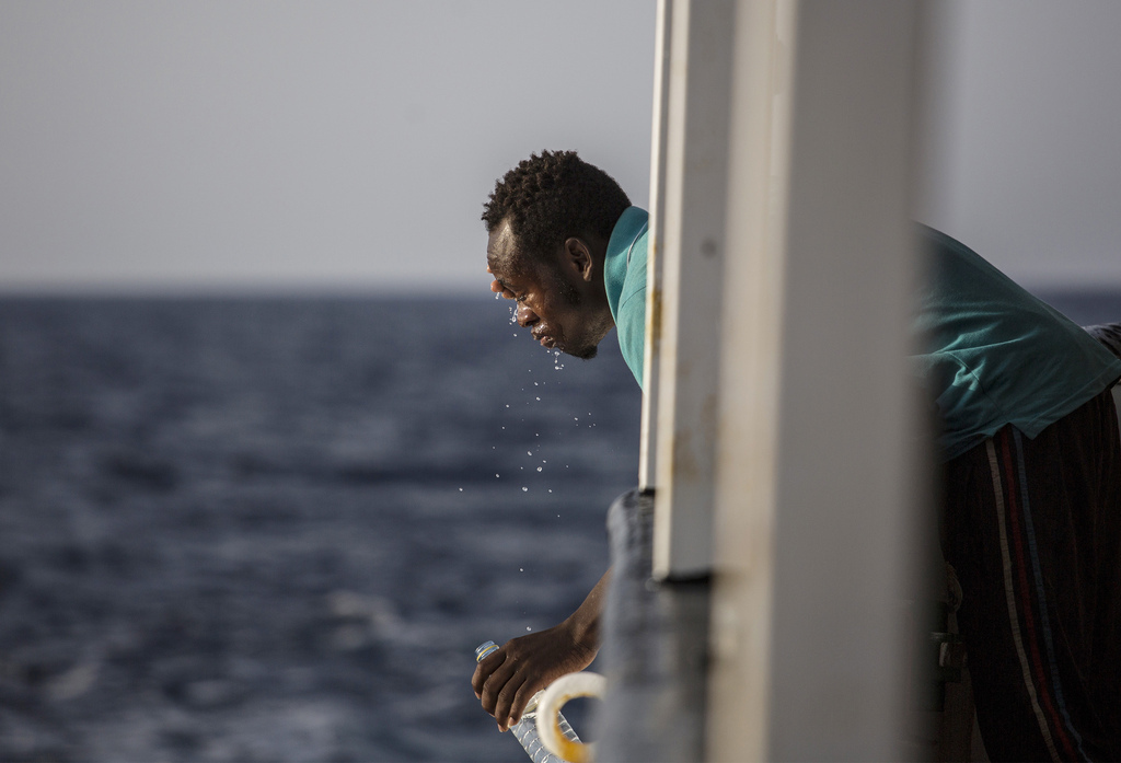 Le Vos Thalassa, chargé de ravitailler des plates-formes pétrolières au large de la Libye, a recueilli lundi 66 migrants.