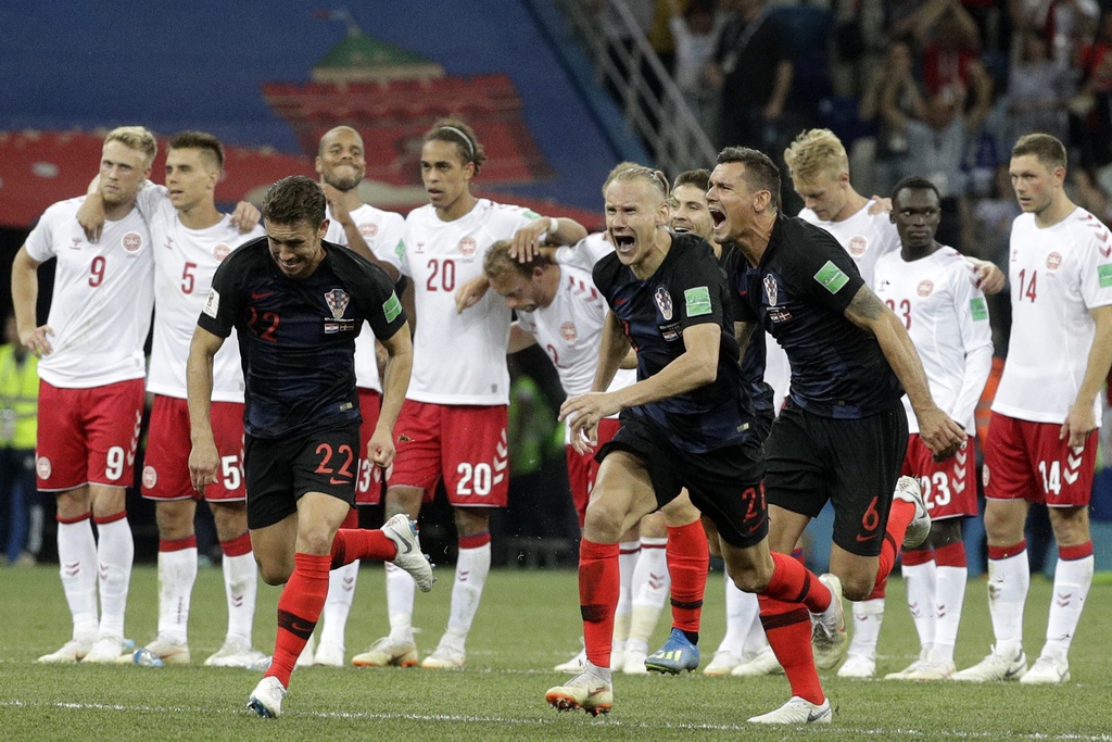 Après trois penalties manqués du Danemark, les Croates célèbrent leur qualification en quart de finale. 