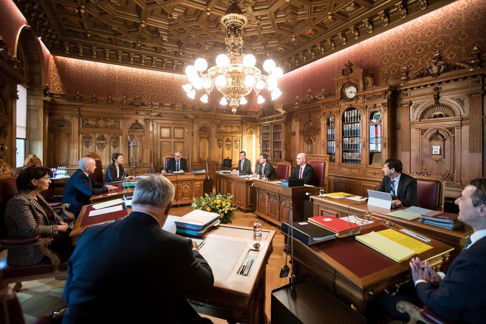 Bundespraesident Alain Berset, 3. von rechts, leitet die erste Sitzung der Landesregierung im laufenden Jahr, im Bundesratszimmer, am Mittwoch, 10. Januar 2018 in Bern. (KEYSTONE/Peter Klaunzer) SCHWEIZ BUNDESRAT SITZUNG