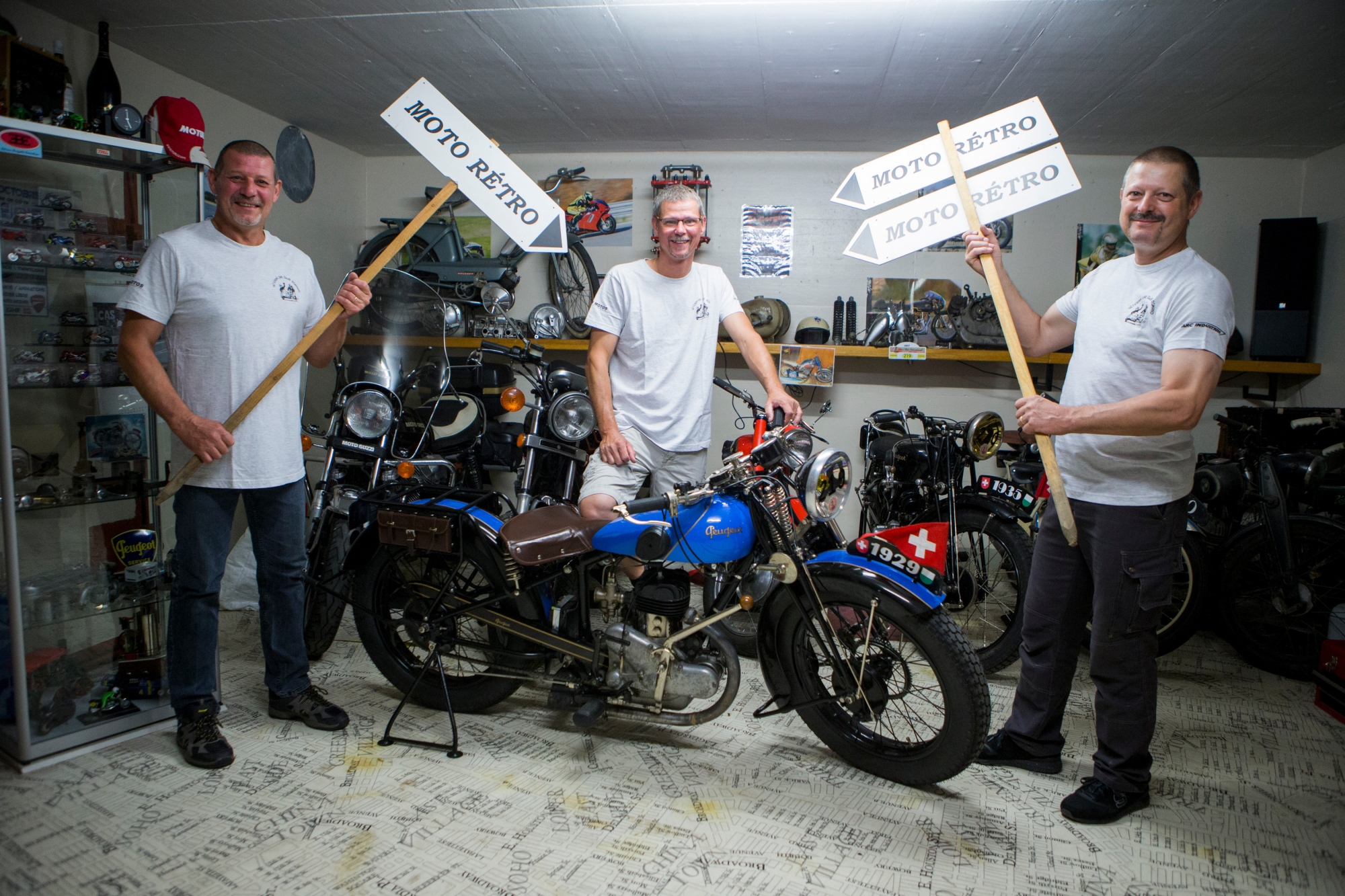Jean-Marc Bally, Yves Schwarzentrub et Luc Schwarzentrub (de g. à dr.), les artisans du Moto-Rétro de Bière.