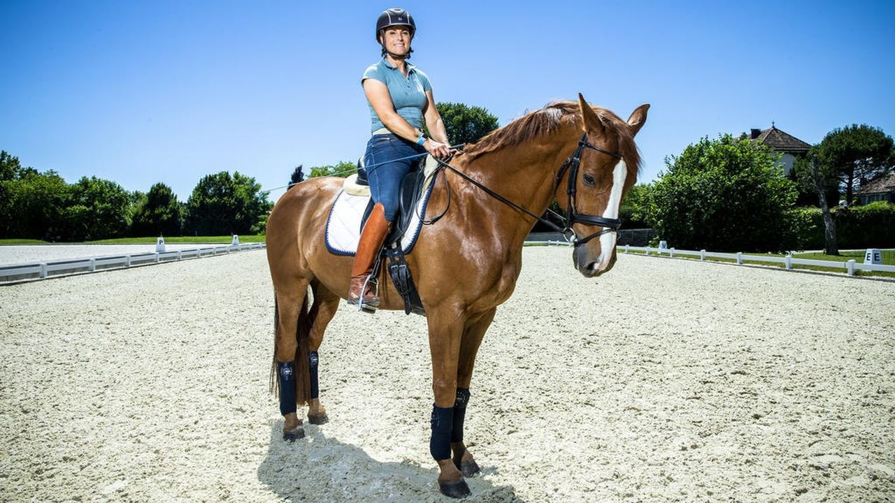 Antonella Joannou et son cheval "Dandy de la Roche" se préparent à l'écurie de La Ruche, à Founex, en vue des Championnats suisses de dressage.