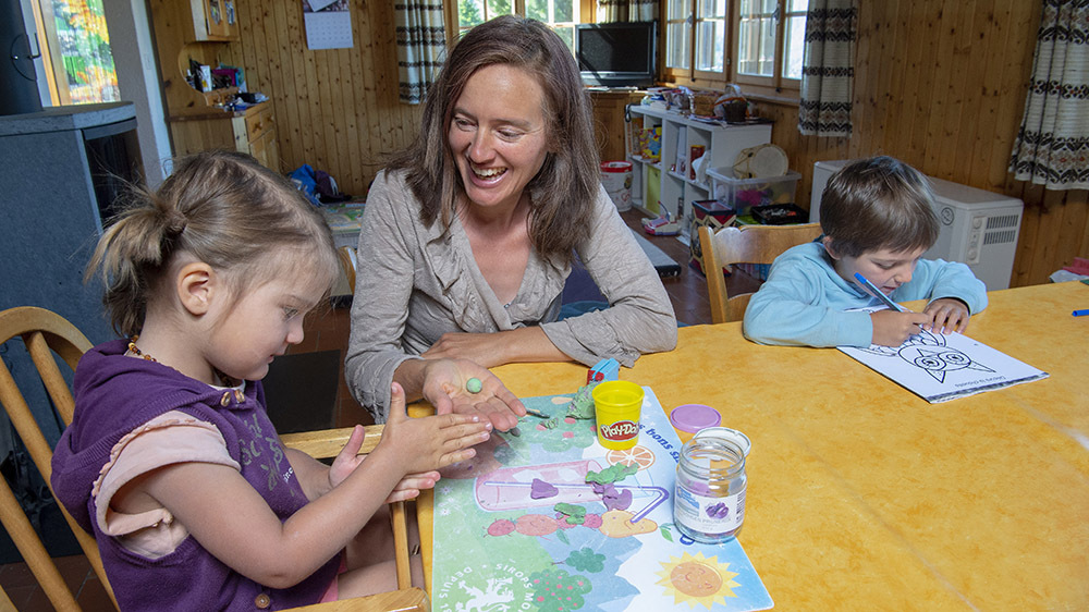 Carole Bagnoud, porte-parole de l'Association valaisanne de l'instruction en famille, encourage les parents à rester sereins.