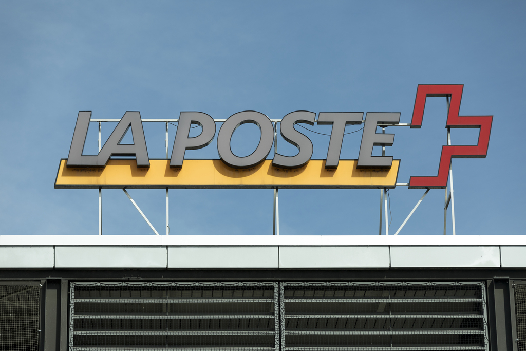 The French logo of the Swiss Post on a postal building in Geneva, Switzerland, pictured on March 22, 2017. (KEYSTONE/Gaetan Bally)  Das franzoesische Logo der Schweizerischen Post auf einem Postgebaeude in Genf, aufgenommen am 22. Maerz 2017. (KEYSTONE/Gaetan Bally)
