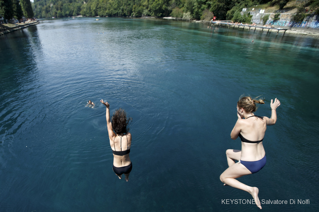 Les lacs et cours d'eau (ici, le Rhône à Genève) ont été pris d'assaut ce dimanche.