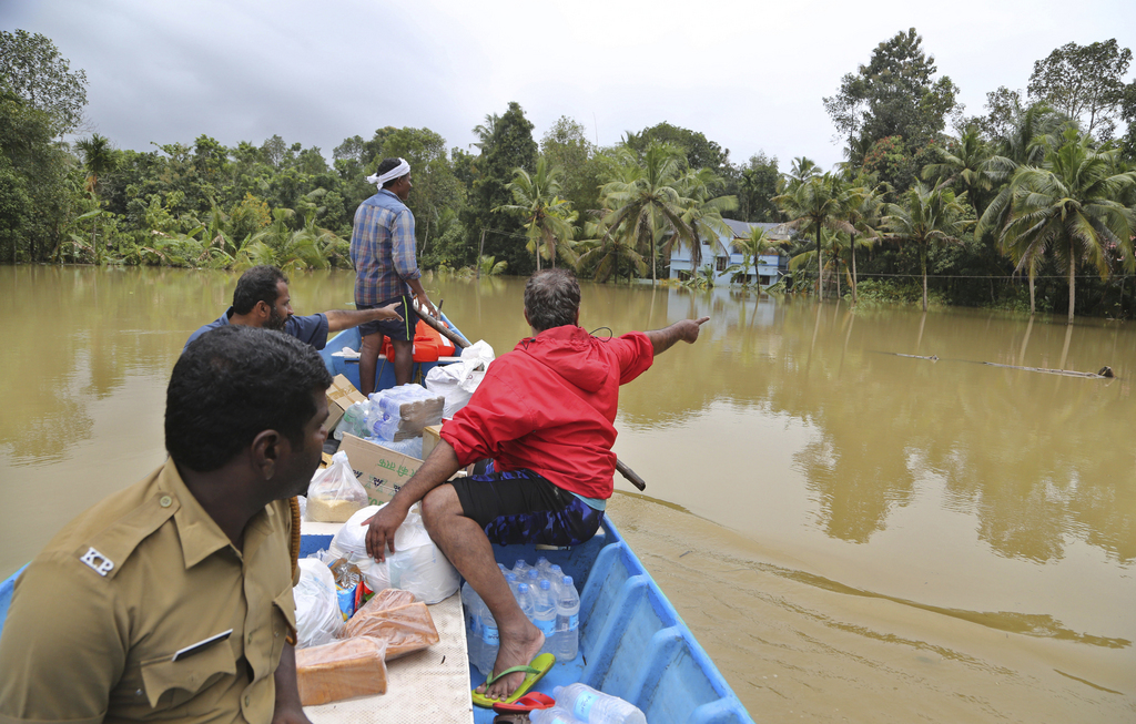 Les sauveteurs ont découvert dimanche au moins 30 nouveaux corps, faisant passer le bilan des inondations au Kerala à au moins 400 morts depuis le début de la mousson en juin.